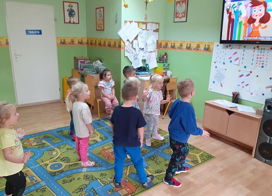 Dzień Kredki w młodszej grupy