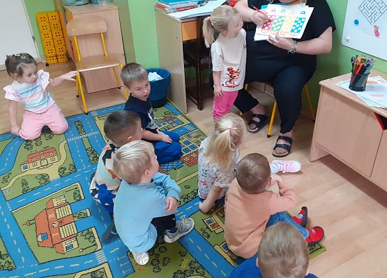 Dzień Kredki w młodszej grupy