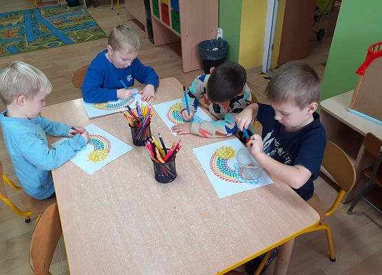 Dzień Kredki w młodszej grupy