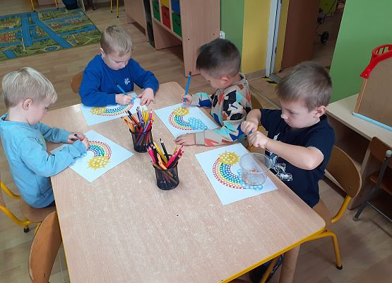 Dzień Kredki w młodszej grupy