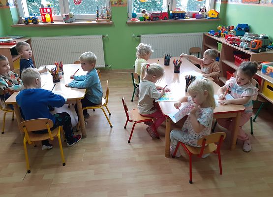 Dzień Kredki w młodszej grupy