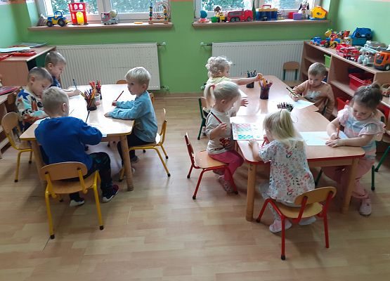 Dzień Kredki w młodszej grupy