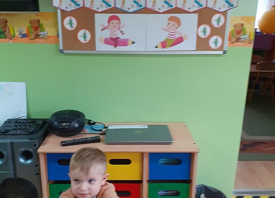 Dzień Kredki w młodszej grupy