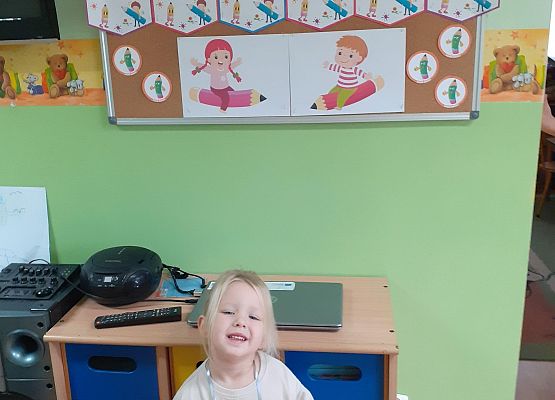Dzień Kredki w młodszej grupy