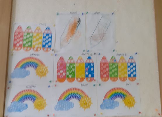 Dzień Kredki w młodszej grupy