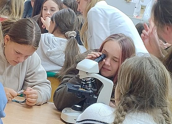 LO nr 1 w Lęborku Noc  Naukowców XI 2024rok.