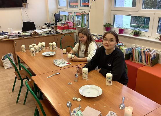 Grafika 3: WARSZTATY ZDOBIENIA ŚWIEC METODĄ DECOUPAGE