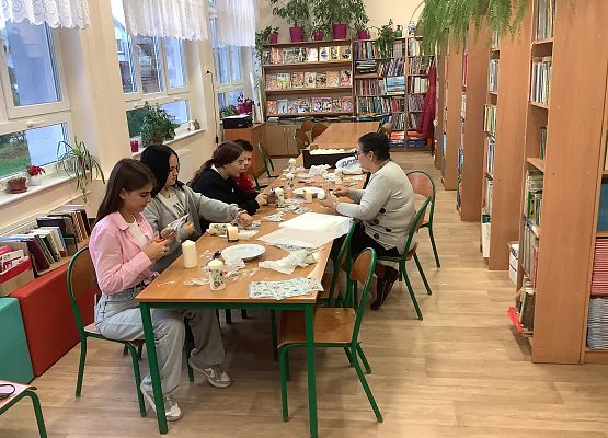 Grafika 4: WARSZTATY ZDOBIENIA ŚWIEC METODĄ DECOUPAGE