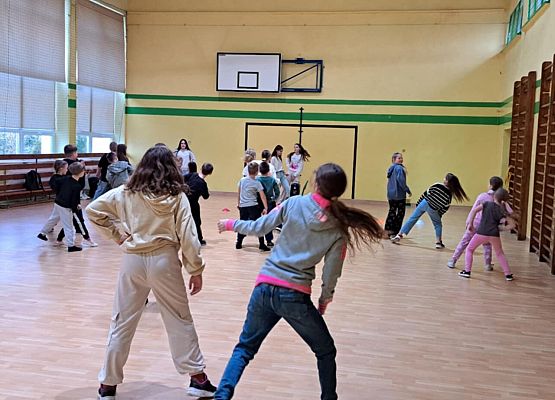 Grafika 1: TANECZNE PRZERWY