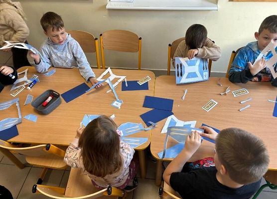 Grafika 12: URZĄDZENIA ELEKTRYCZNE DAWNIEJ I DZIŚ