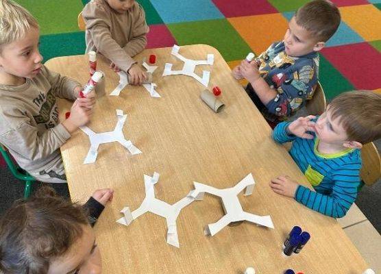 Grafika 14: URZĄDZENIA ELEKTRYCZNE DAWNIEJ I DZIŚ