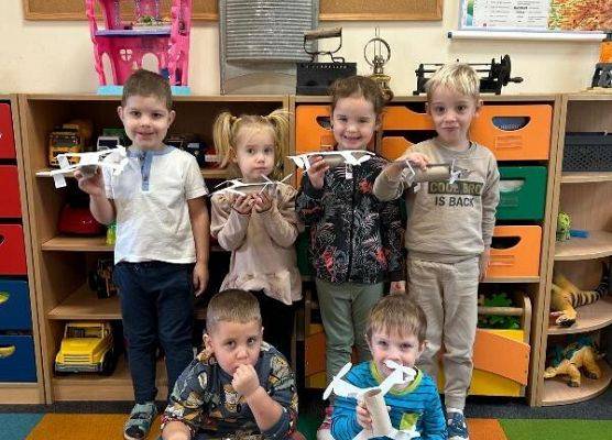 Grafika 16: URZĄDZENIA ELEKTRYCZNE DAWNIEJ I DZIŚ