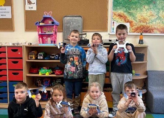 Grafika 17: URZĄDZENIA ELEKTRYCZNE DAWNIEJ I DZIŚ