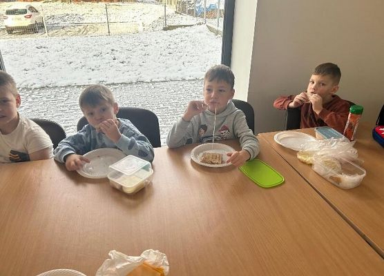 Grafika 21: URZĄDZENIA ELEKTRYCZNE DAWNIEJ I DZIŚ