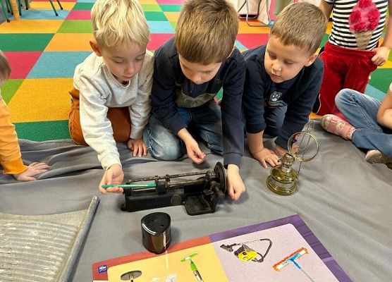 Grafika 3: URZĄDZENIA ELEKTRYCZNE DAWNIEJ I DZIŚ