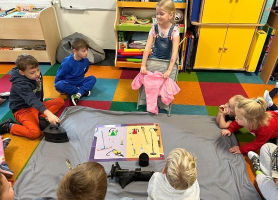 Grafika 4: URZĄDZENIA ELEKTRYCZNE DAWNIEJ I DZIŚ