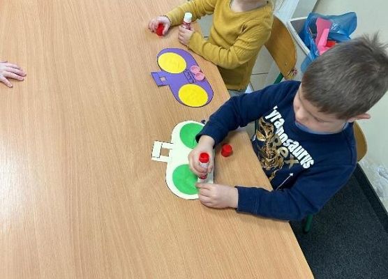 Grafika 9: URZĄDZENIA ELEKTRYCZNE DAWNIEJ I DZIŚ