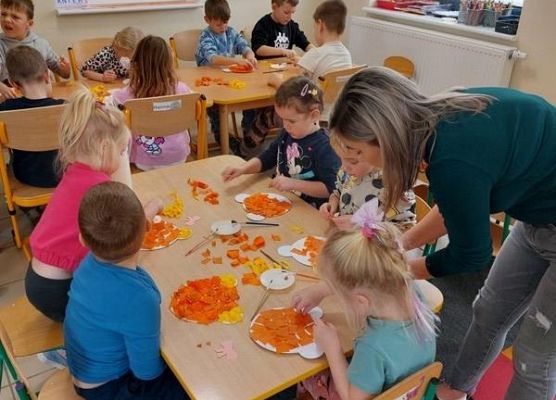 Grafika 6: DZIEŃ MISIA W PRZEDSZKOLU W JANOWICACH