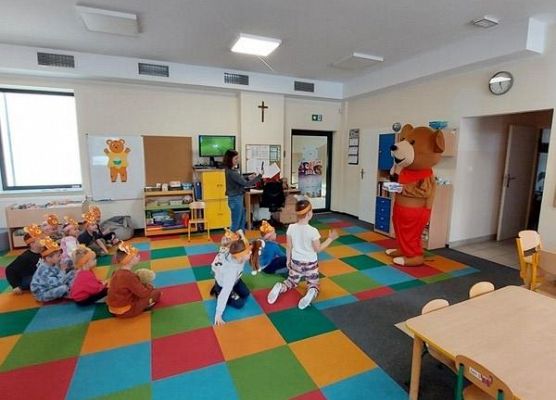 Grafika 21: DZIEŃ MISIA W PRZEDSZKOLU W JANOWICACH