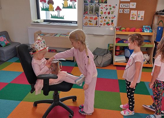 Grafika 2: SOLENIZANCI PAŹDZIERNIKA I LISTOPADA