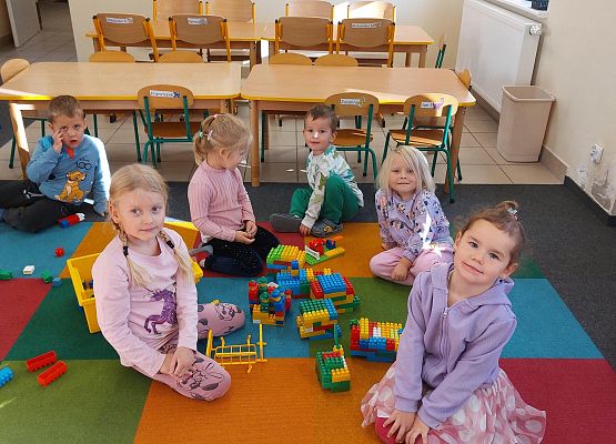 Grafika 4: Z ŻYCIA PRZEDSZKOLAKA