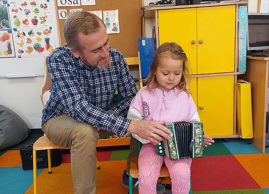 Grafika 1: ZAJĘCIA Z RYTMIKI