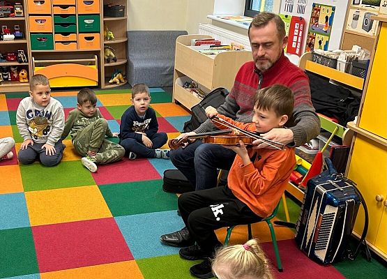 Grafika 12: ZAJĘCIA Z RYTMIKI