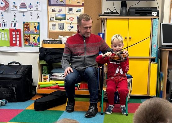 Grafika 18: ZAJĘCIA Z RYTMIKI