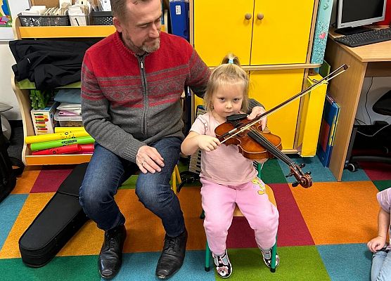 Grafika 19: ZAJĘCIA Z RYTMIKI