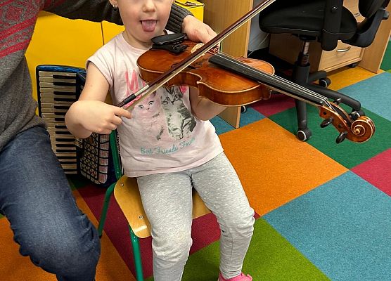 Grafika 20: ZAJĘCIA Z RYTMIKI