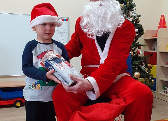 Grafika 21: SO ZA RADOŚĆ - TAKI GOŚĆ, GŁOŚNO WOŁA: ,,HO, HO, HO!"