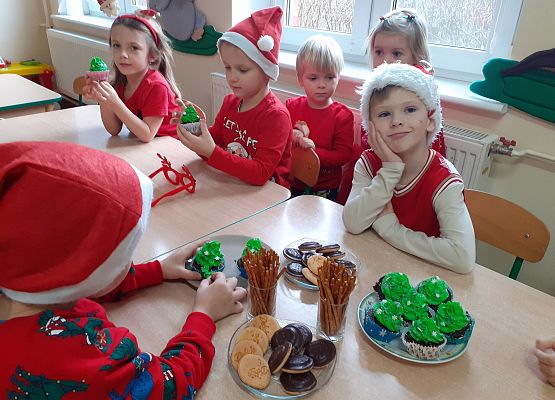 Grafika 43: SO ZA RADOŚĆ - TAKI GOŚĆ, GŁOŚNO WOŁA: ,,HO, HO, HO!"