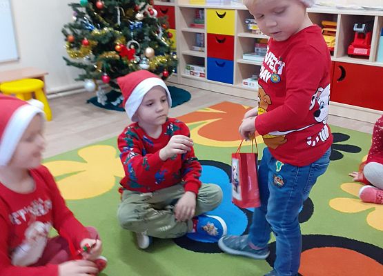 Grafika 45: SO ZA RADOŚĆ - TAKI GOŚĆ, GŁOŚNO WOŁA: ,,HO, HO, HO!"