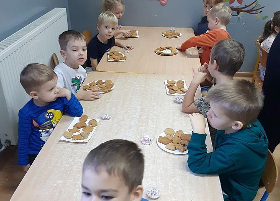 Grafika 3: Wspólnie dekorujemy pierniczki