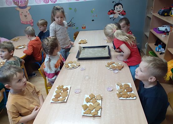 Grafika 6: Wspólnie dekorujemy pierniczki