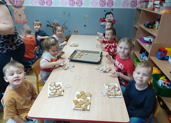 Grafika 26: Wspólnie dekorujemy pierniczki