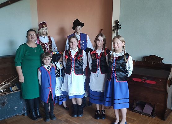 Uczniowie naszej szkoły z p. Bożeną Lenart