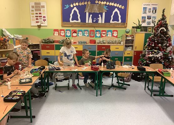 Uczniowie podczas pracy