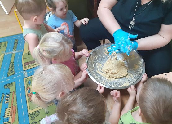 Grafika 4: Przygotowania do świąt