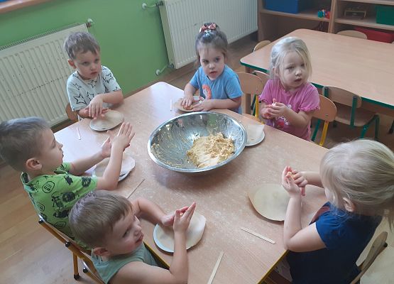 Grafika 6: Przygotowania do świąt