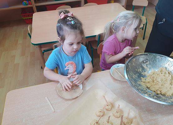 Grafika 10: Przygotowania do świąt