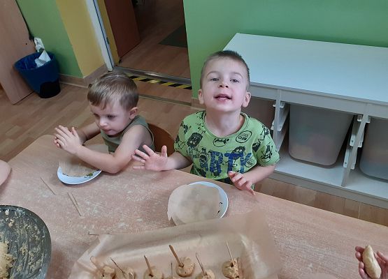 Grafika 11: Przygotowania do świąt