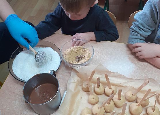 Grafika 14: Przygotowania do świąt