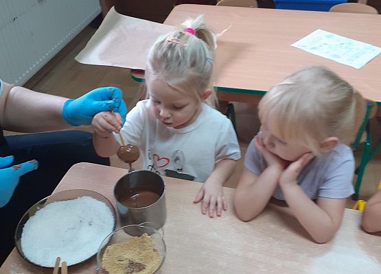 Grafika 16: Przygotowania do świąt