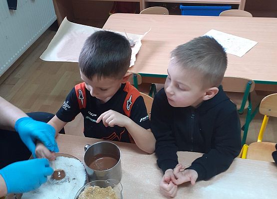 Grafika 18: Przygotowania do świąt