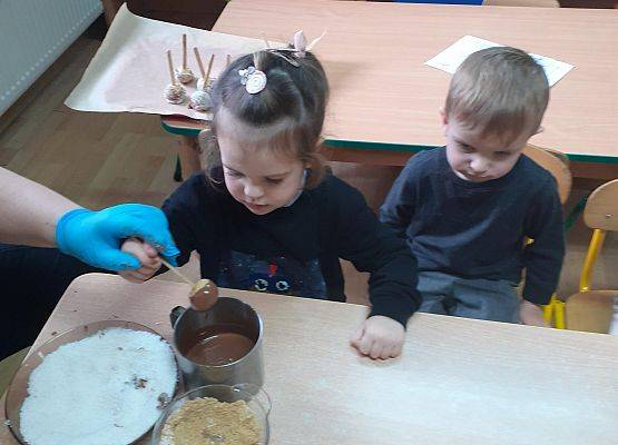 Grafika 13: Przygotowania do świąt