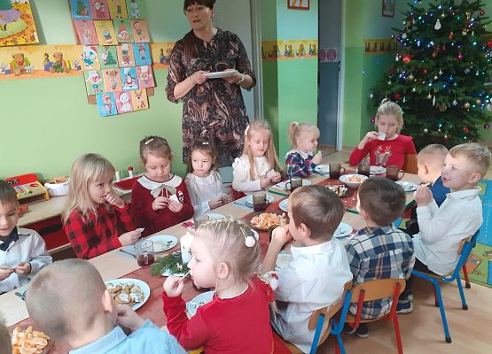 Grafika 11: Wigilijne spotkanie