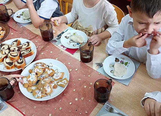 Grafika 25: Wigilijne spotkanie