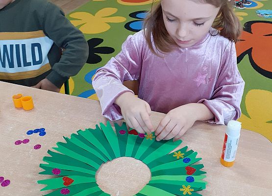 Grafika 9: ŚWIATECZNY UPOMINEK