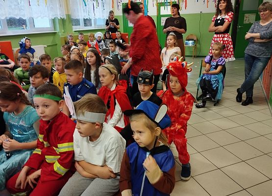 Grafika 2: Dzień postaci z bajek